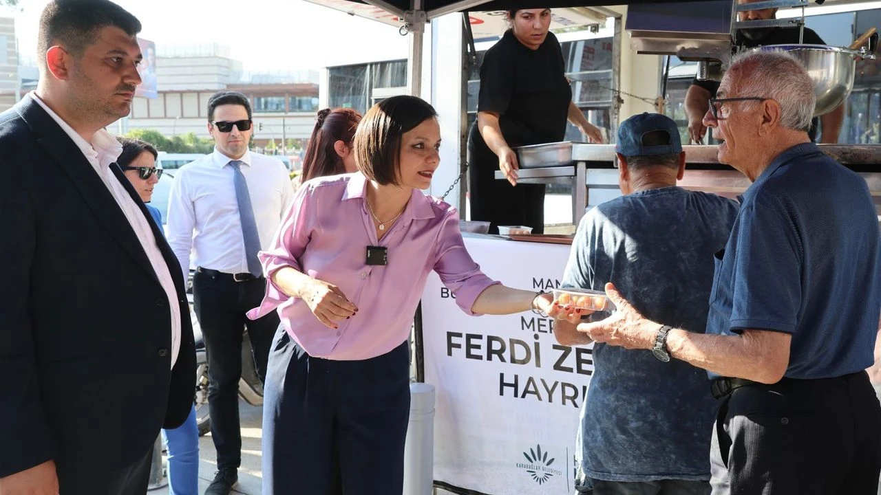 Karabağlar Belediyesi'nden Ferdi Zeyrek anısına lokma ikramı