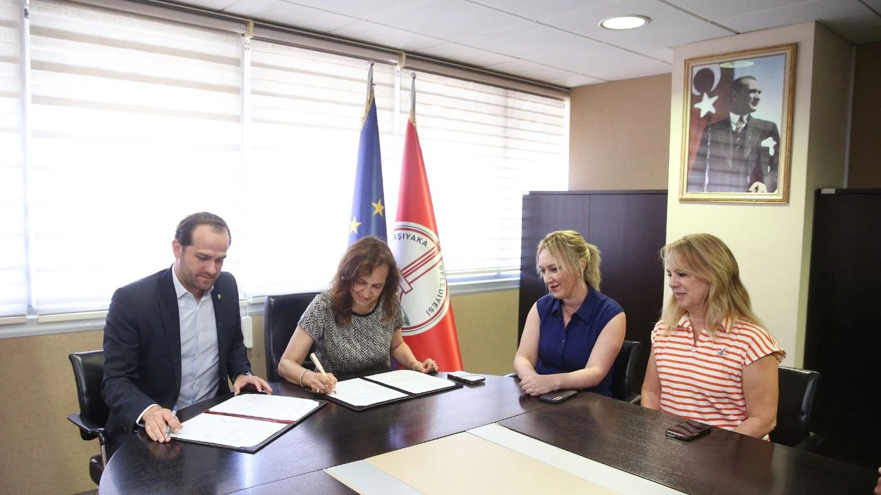 Karşıyaka'da 'sağlıklı kentleşme' için imzalar atıldı