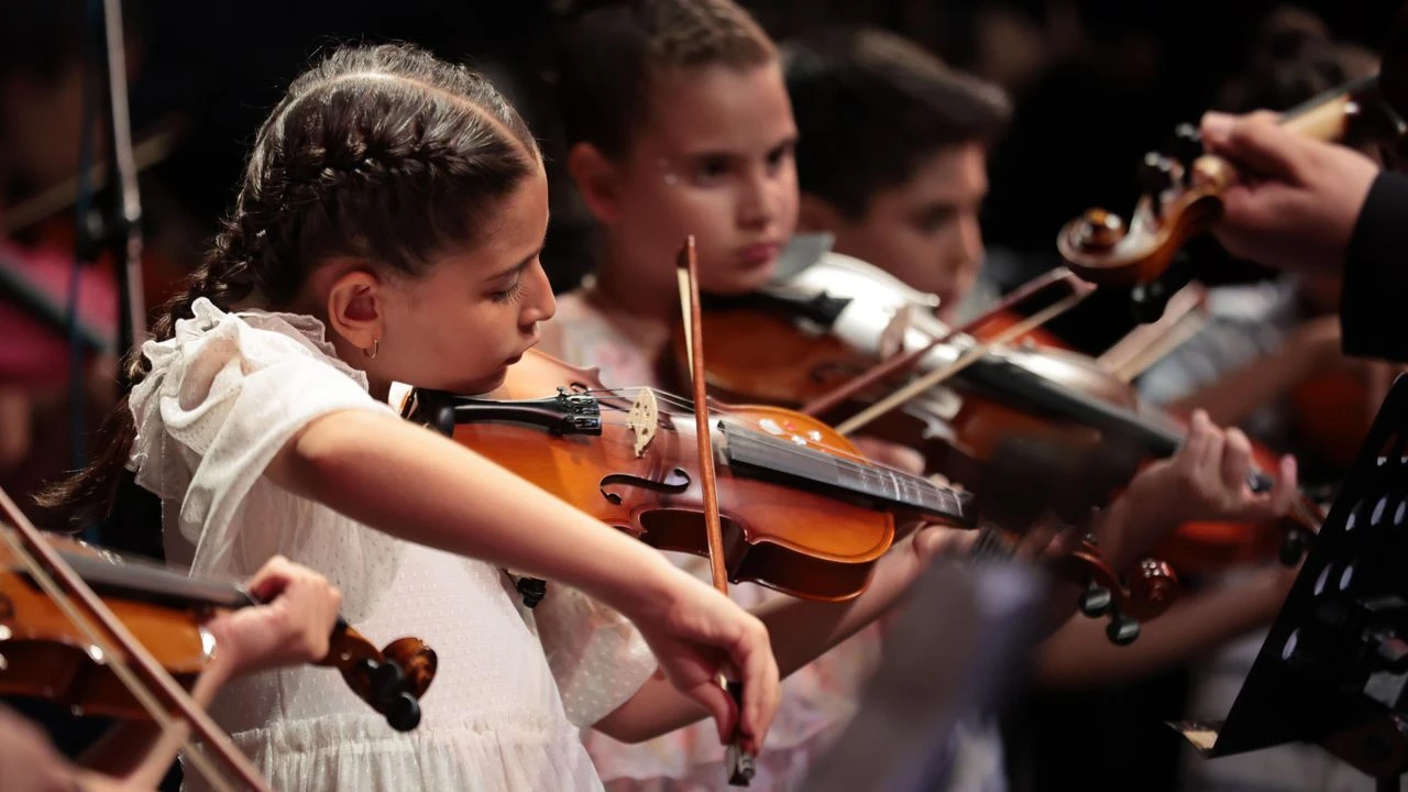 Konaklı kursiyerlerden müzik ve dans şöleni