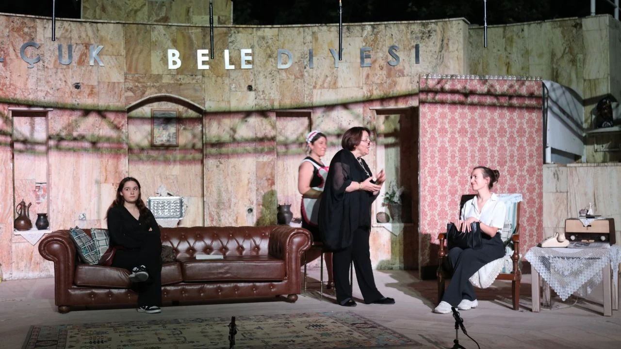 Selçuk'ta sanat ve dayanışma Amfi Tiyatro sahnesinde buluştu