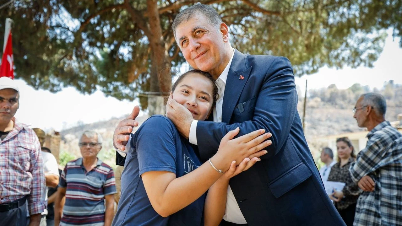 Başkan Tugay yangın bölgesinde... Yıl sonuna kadar su faturası yok!