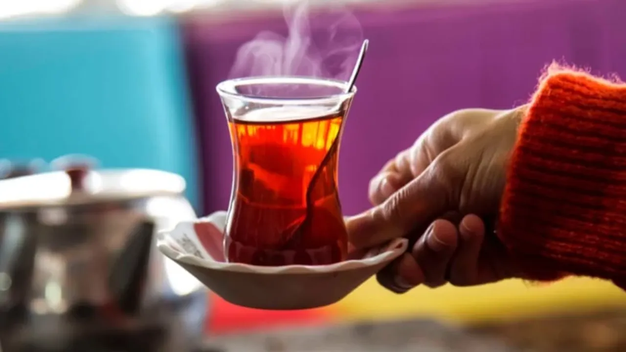 Belediye başkanı çayı 1 TL yaptı