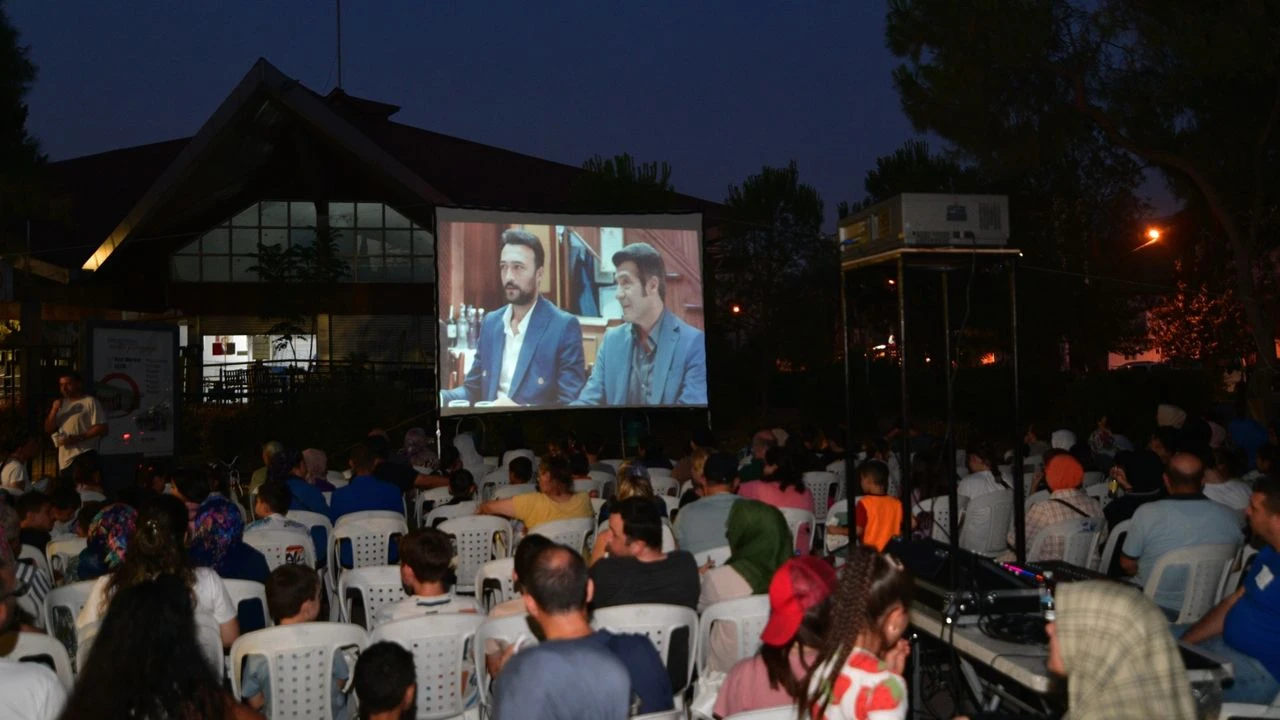 Bornova'da Açık Hava Sineması'yla nostalji dolu anlar!