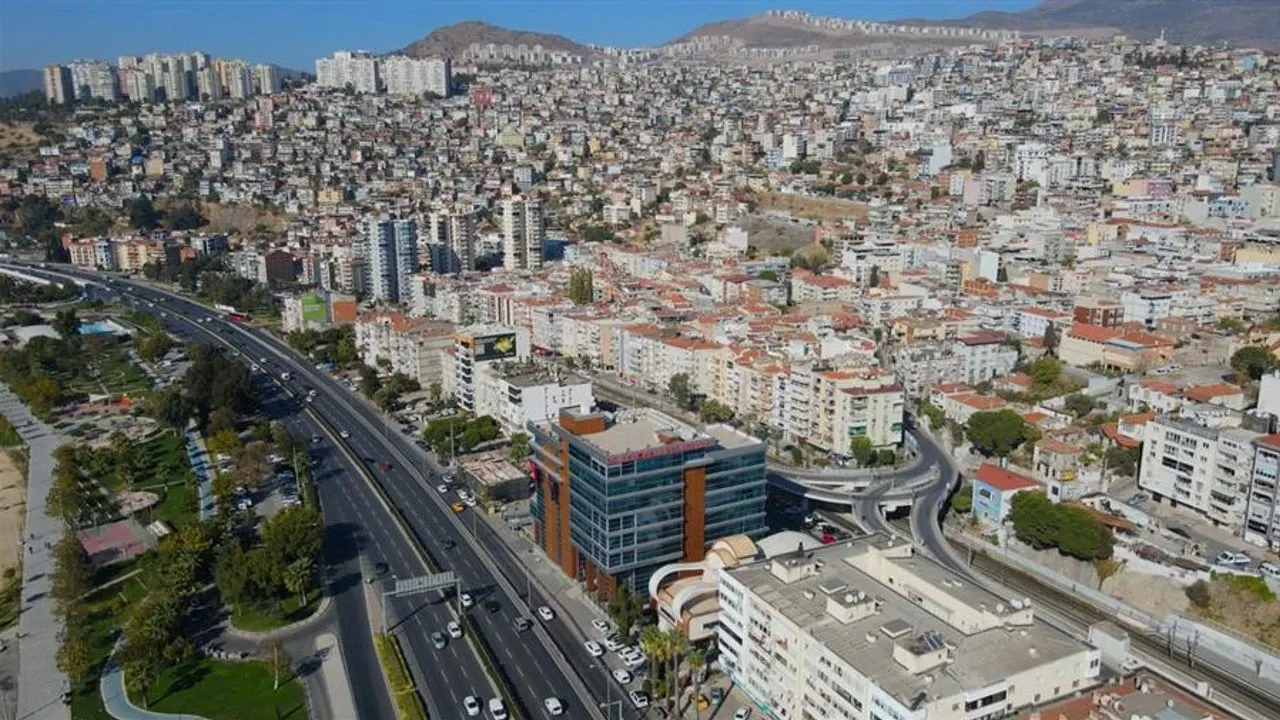 Büyükşehir'den 'Bayraklı' kararı: TMMOB'a 'ret' MSB'ye 'onay'