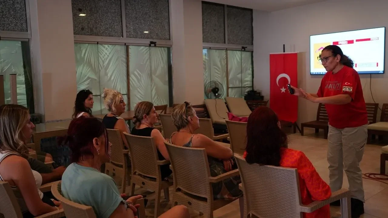 Çeşme Belediyesi ve AKUT'tan Temel Afet Bilinci Eğitimi