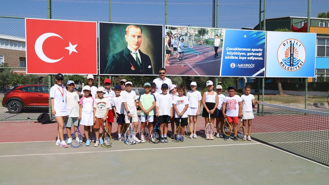 Dikili'de çocuklardan tenise yoğun ilgi