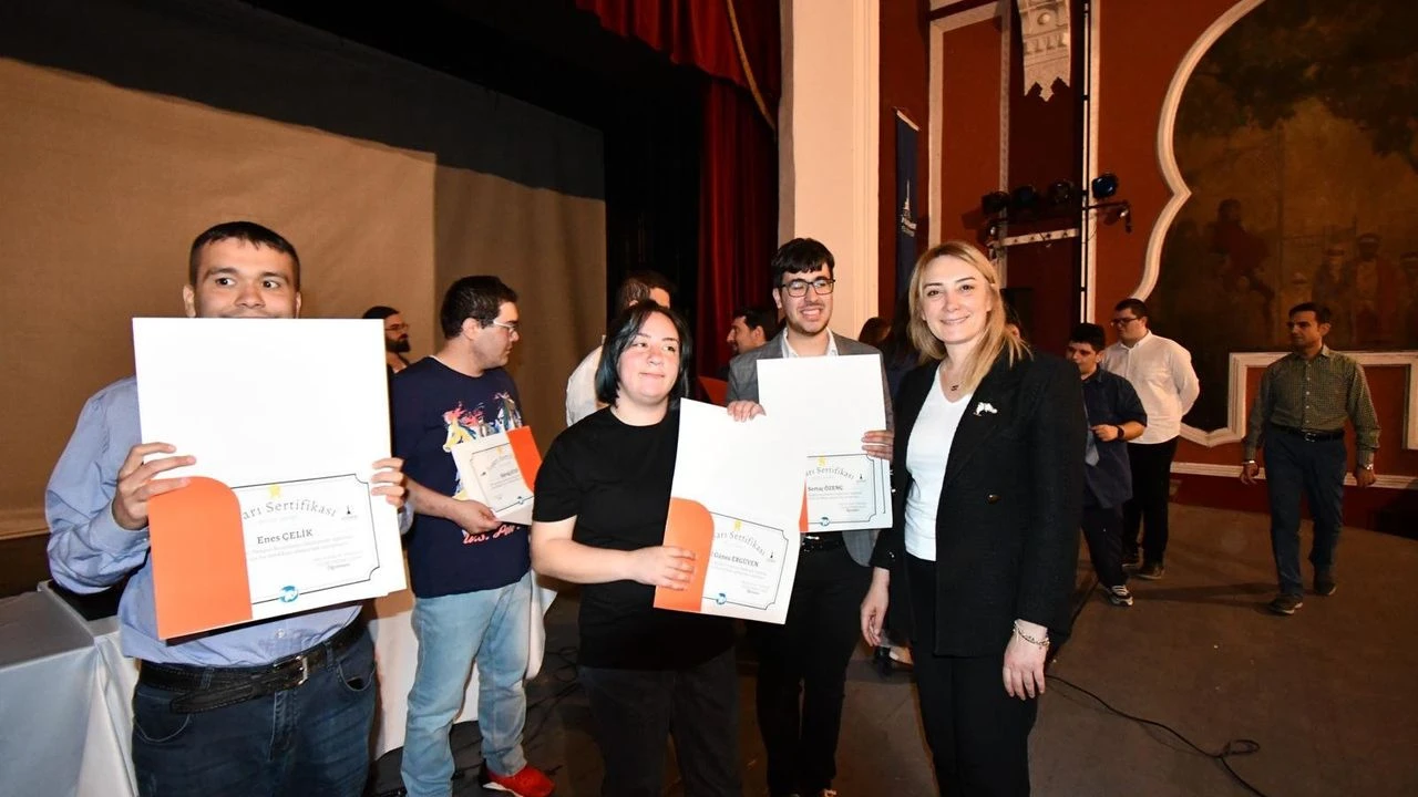 İŞ-İN hem işe hem hayata hazırlıyor