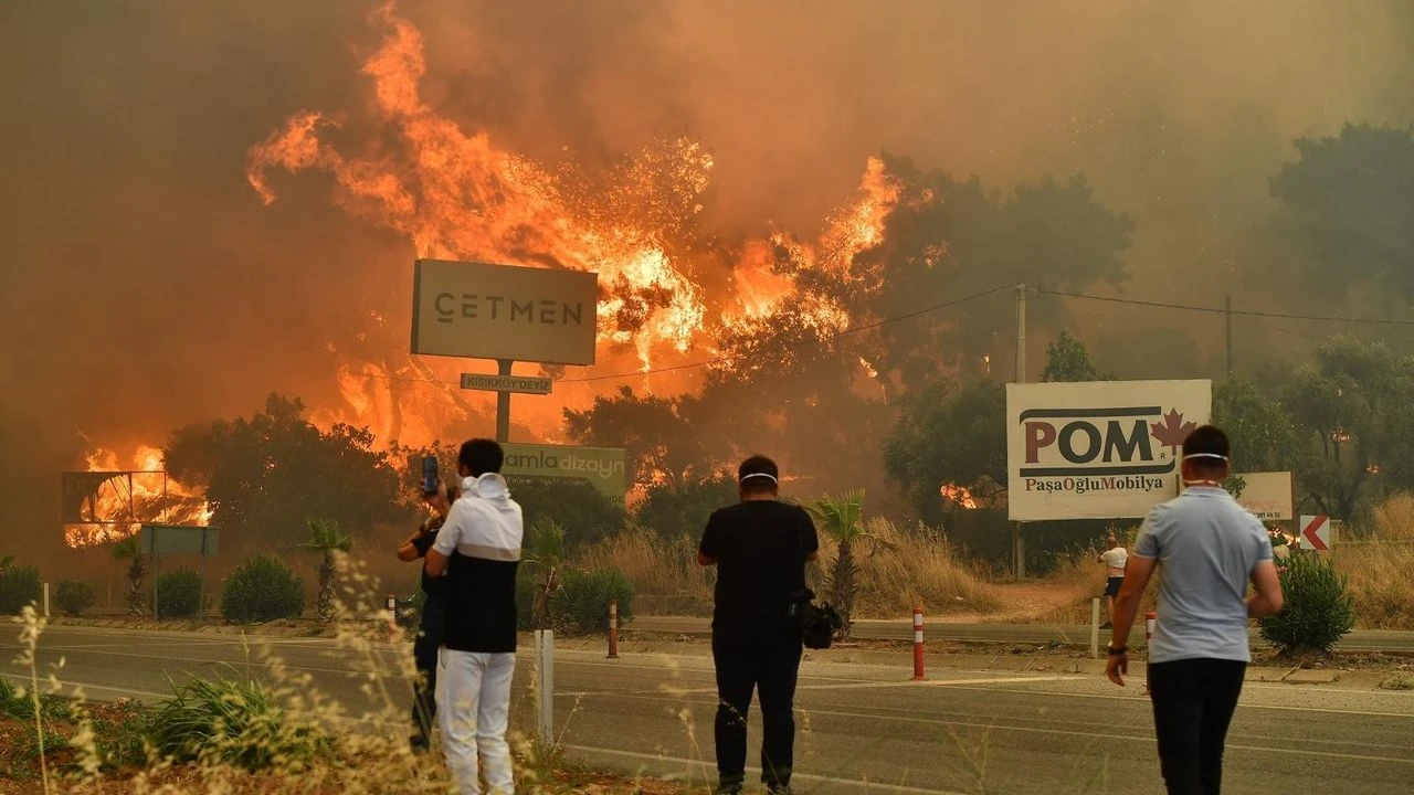 İzmir'in dört bir yanı alevlere teslim!