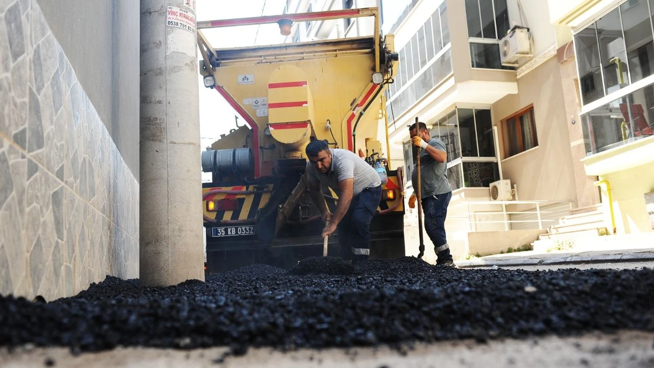 Karşıyaka'da asfalt harekatı