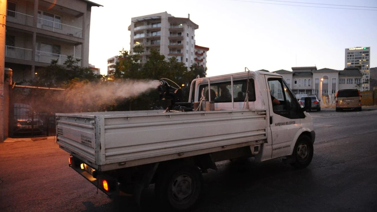 Karşıyaka'da ilaçlama seferberliği!