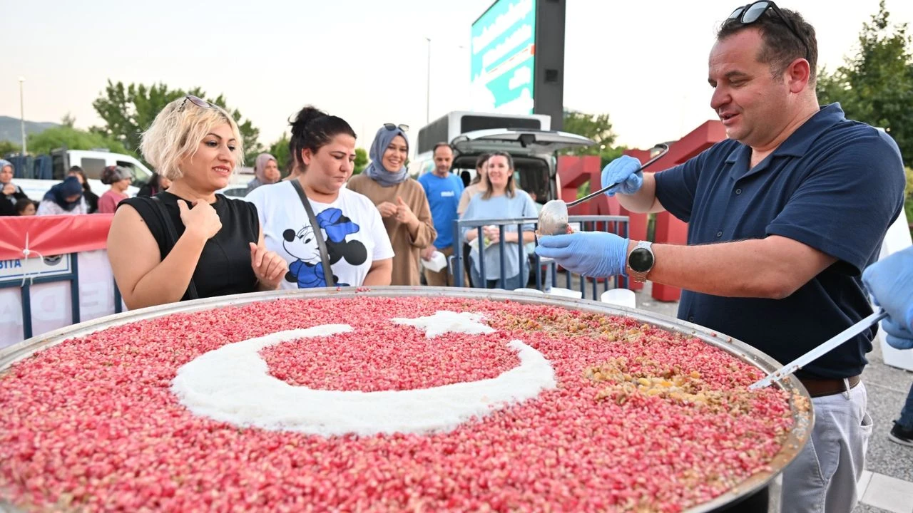 Manisa Büyükşehir'den aşure ikramı
