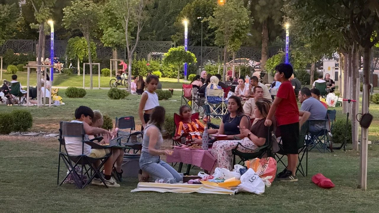 Mimar Sinan Parkı, Aydınlıların buluşma noktası oldu