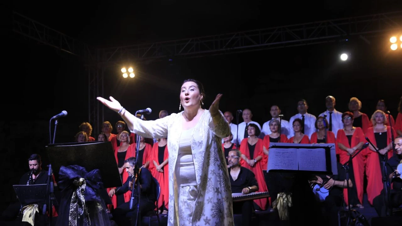 Seferihisar'da sanat ve dayanışma "Yıldızların Altında" buluştu