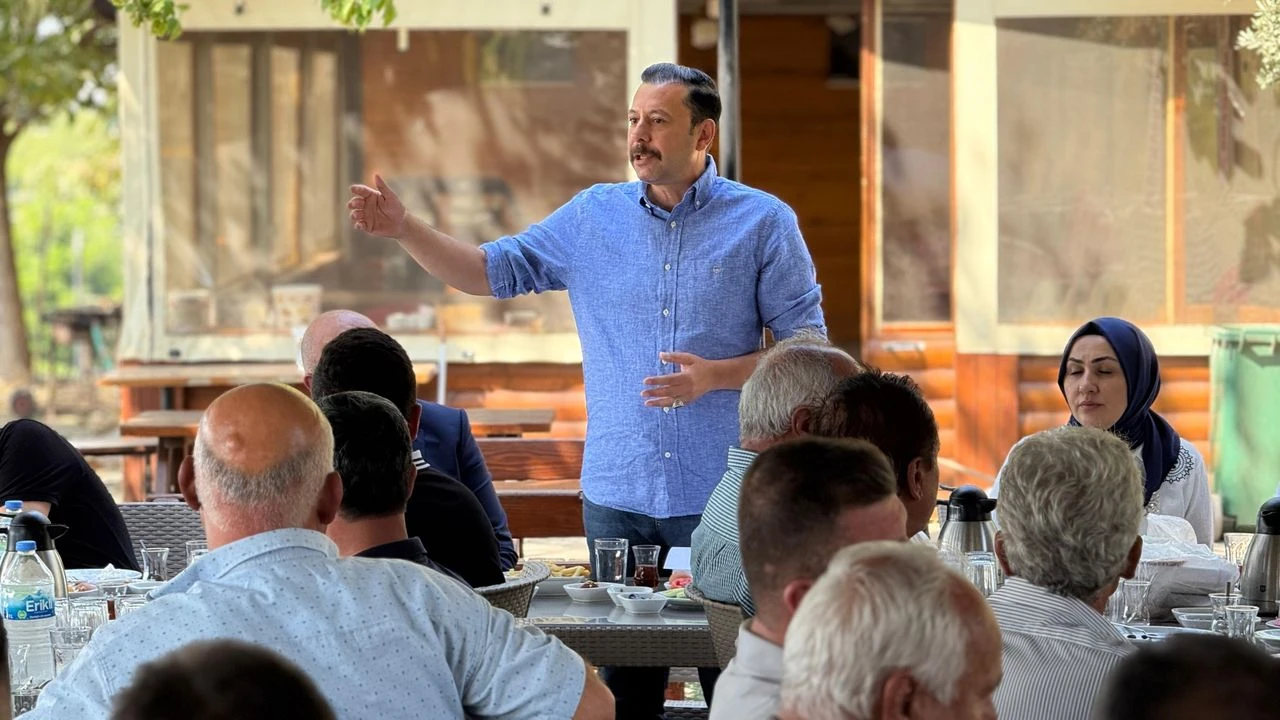 AK Partili Kaya'dan Başkan Tugay'a 'çöp' çıkışı: Top çevirmeyi bıraksın!