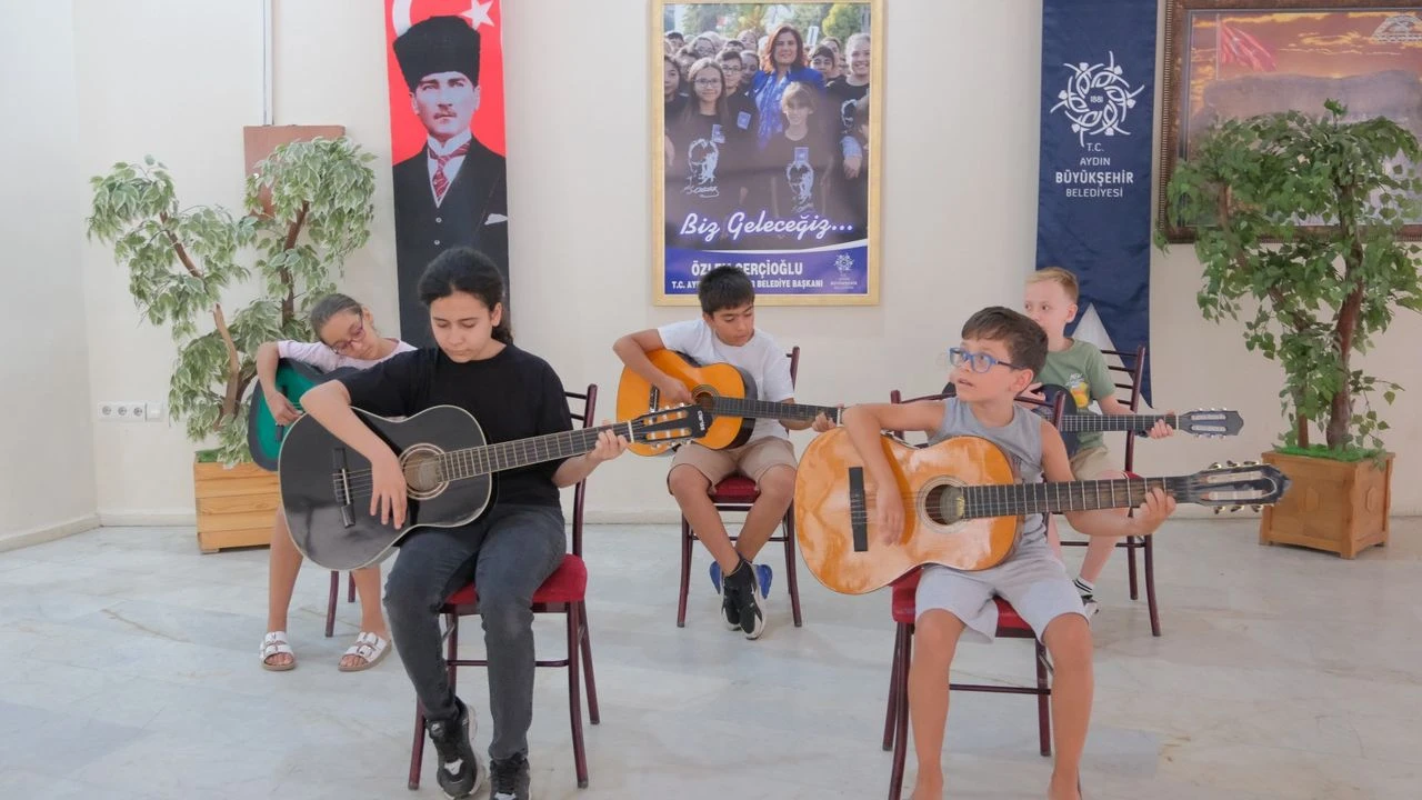 Aydınlı çocuklar yaz tatilini müzikle geçiriyor