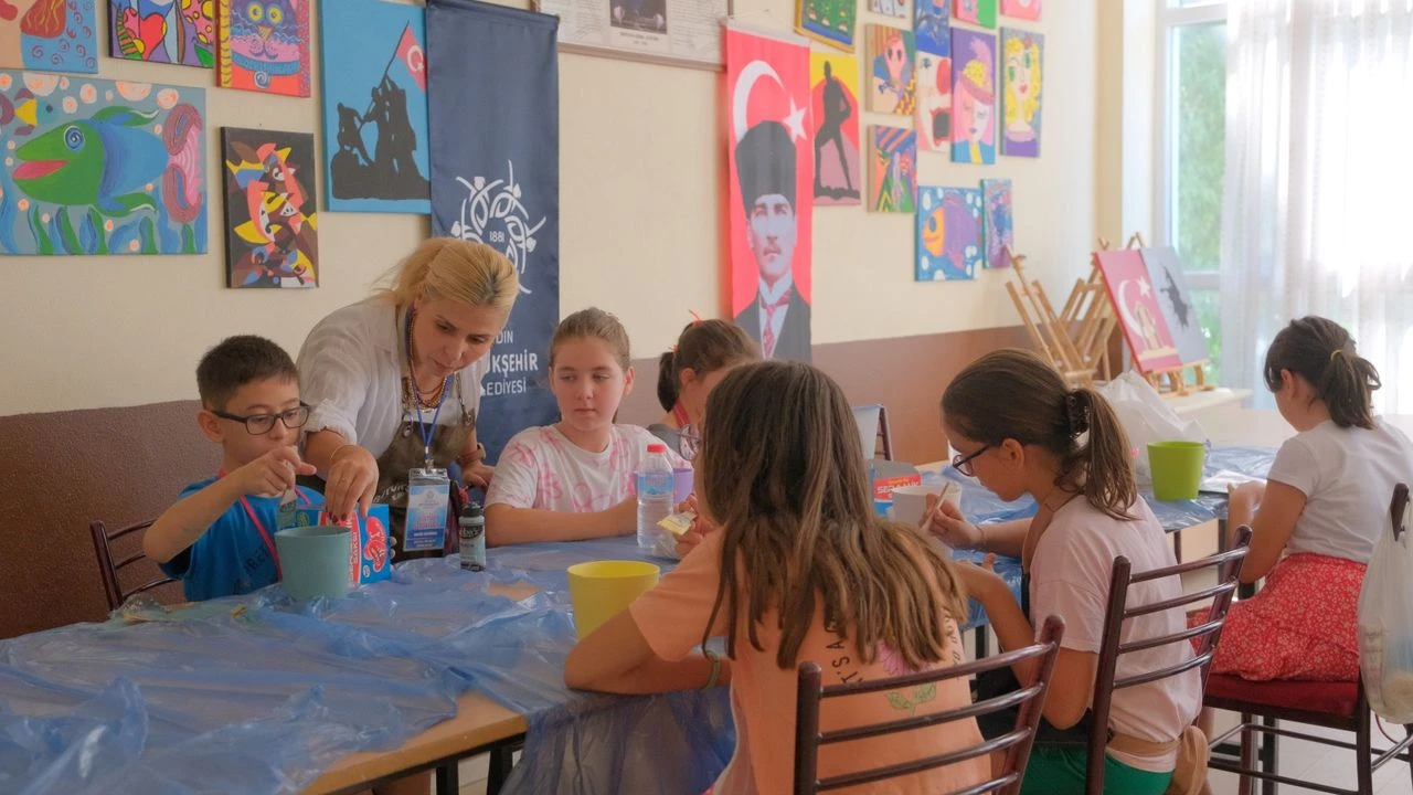 Başkan Çerçioğlu'ndan yaz kurslarında çocuklara destek