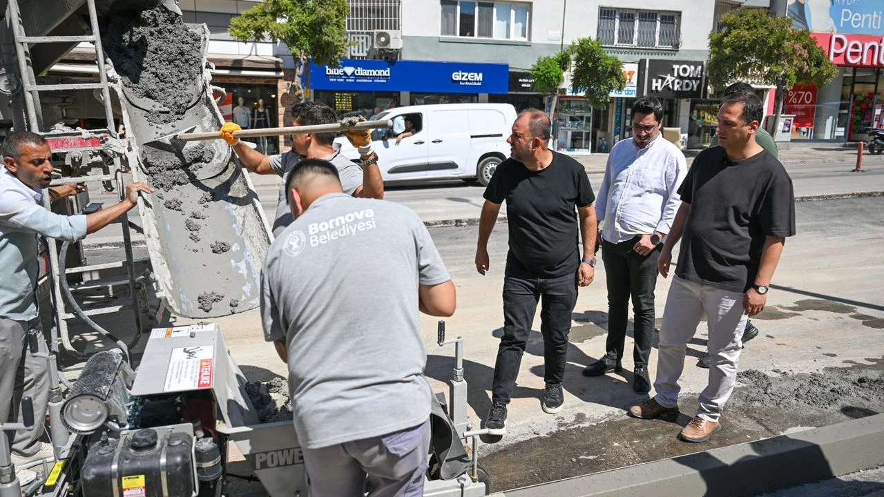 Bornova'da yollar bordür makinesi ile yenileniyor!