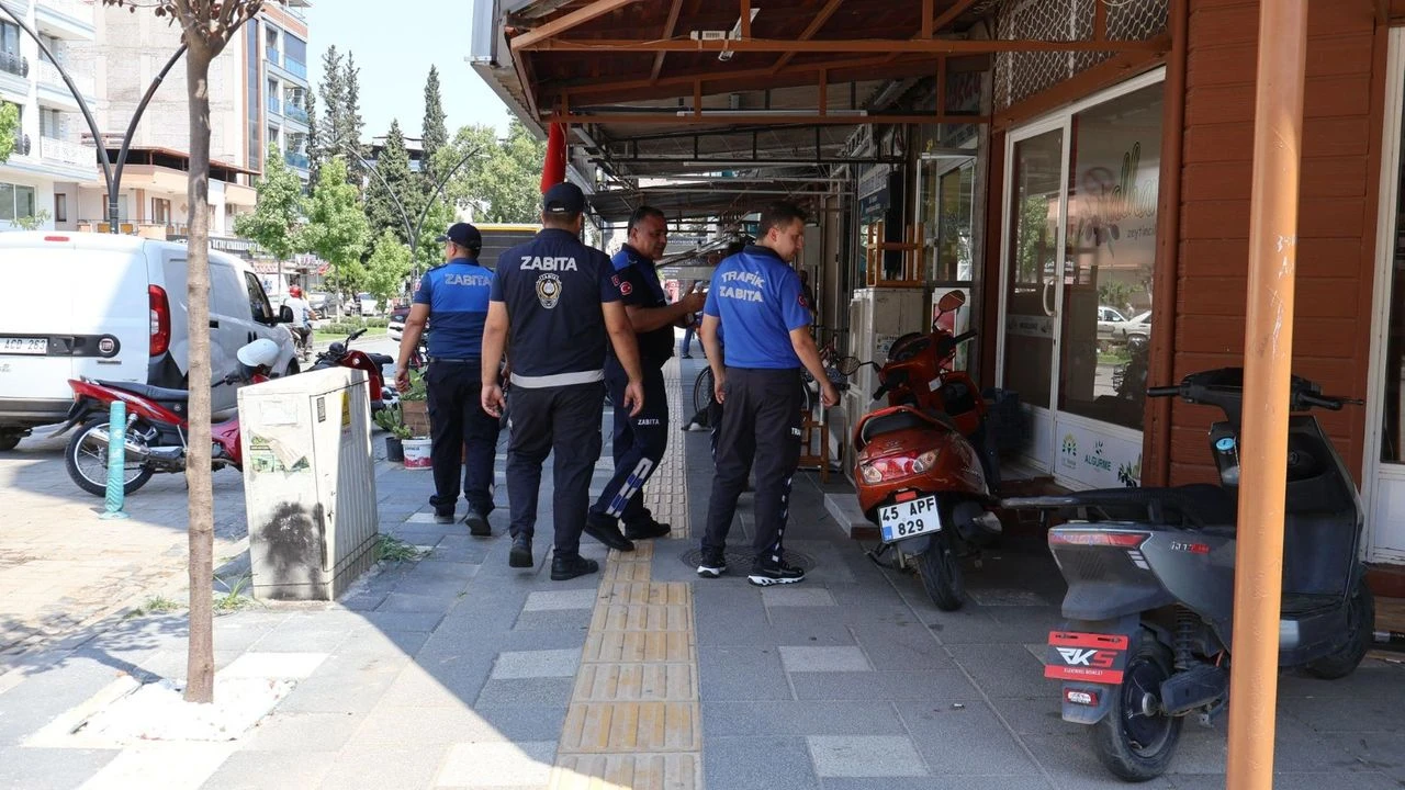 Büyükşehir'den Ahmetli'de kaldırım işgallerine denetim