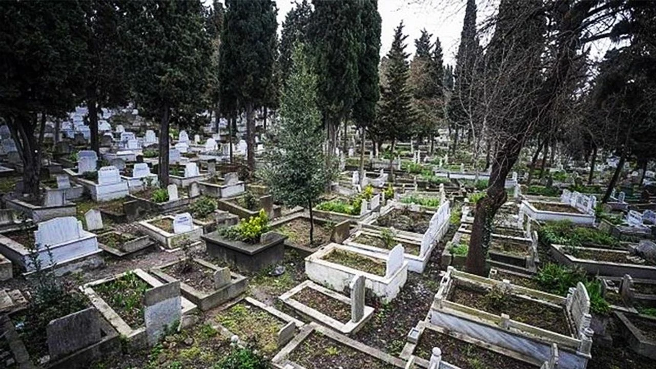 Büyükşehir'den dikkat çeken takas: Her bağışçıya 6 mezar!