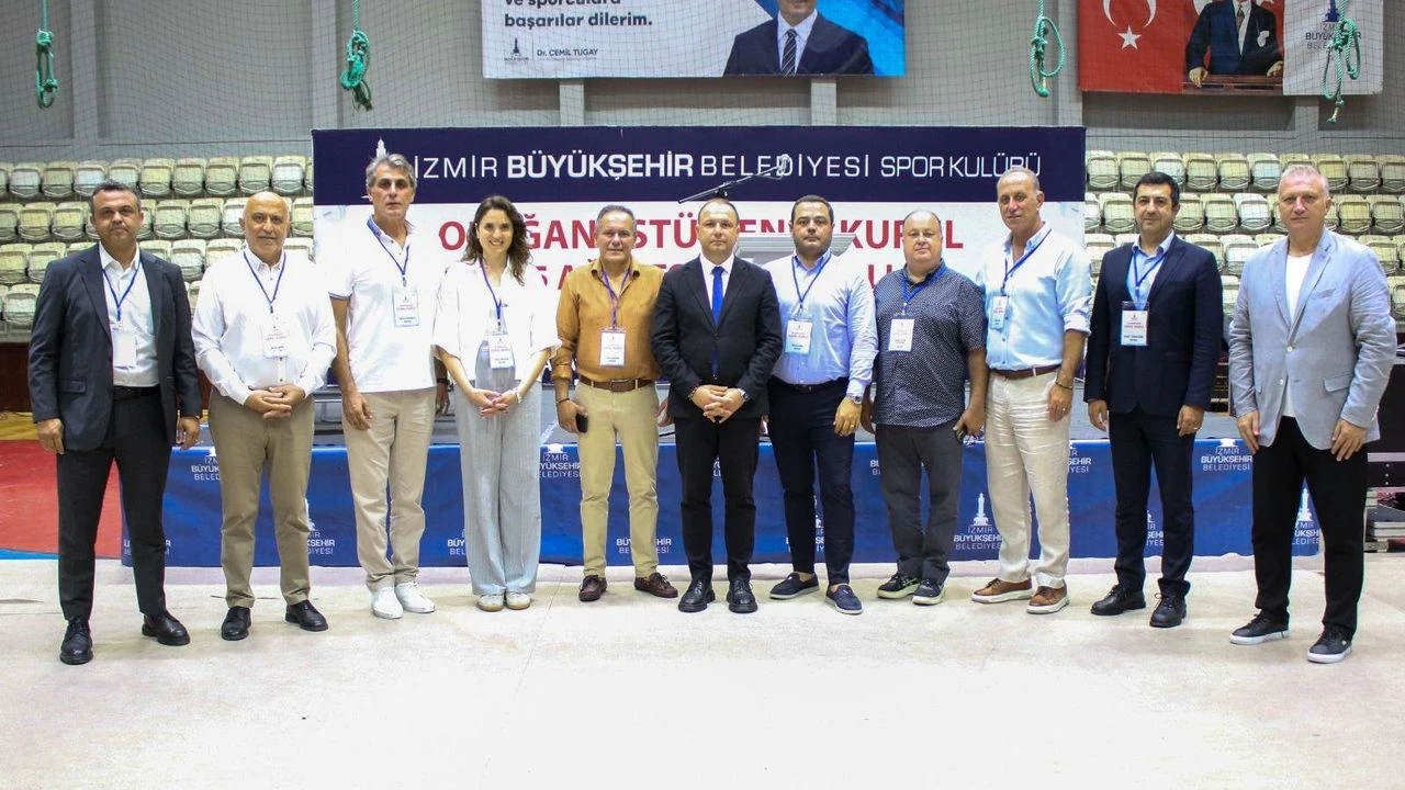 İzmir Büyükşehir Spor Kulübü'nde bayrak değişimi