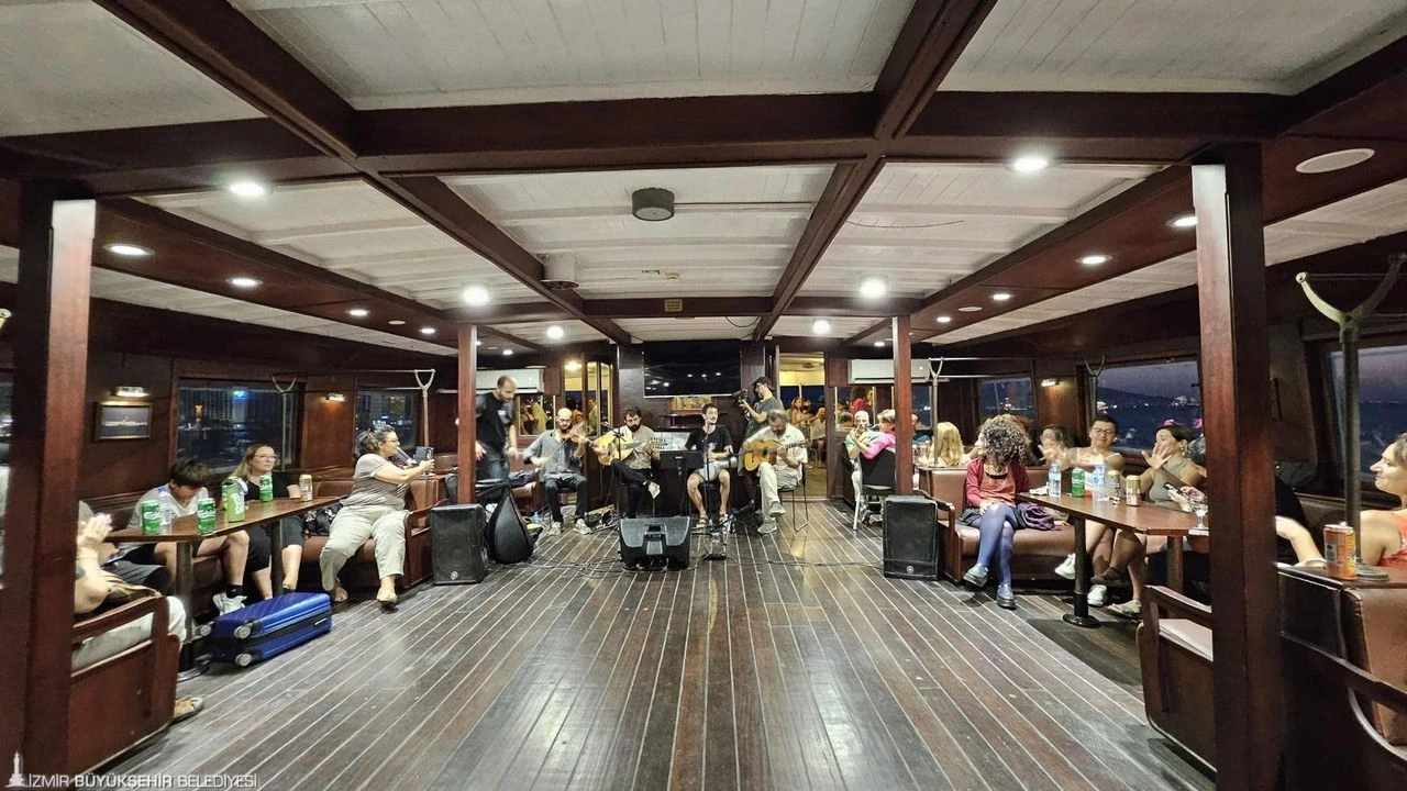 Körfez'de rembetiko ezgileri yükseldi