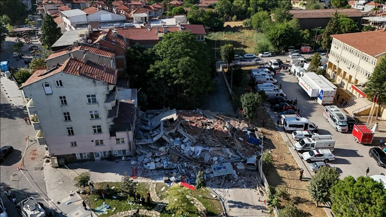 Kurum'dan deprem raporu: 1 yıkık, 13 ağır, 61 az hasarlı yapı!