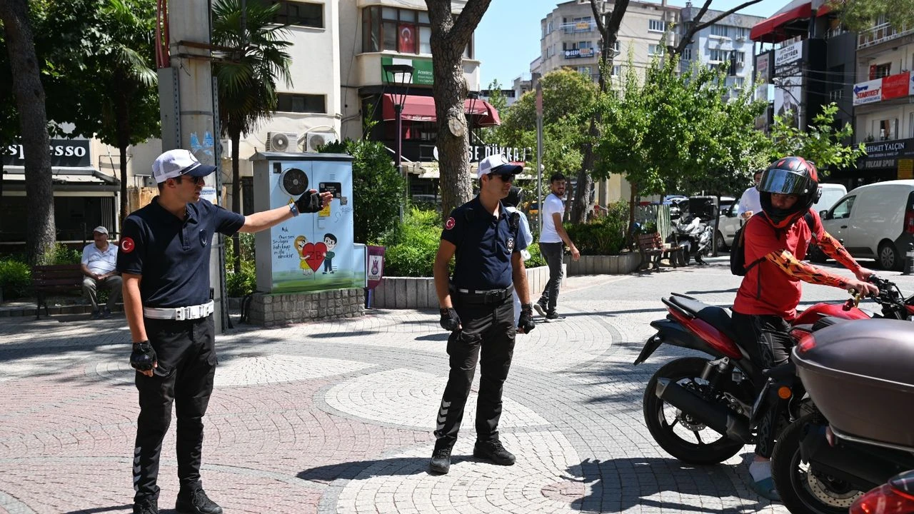 Manisa Büyükşehir'den Kaldırımlar ve Sevgi yollarında denetim