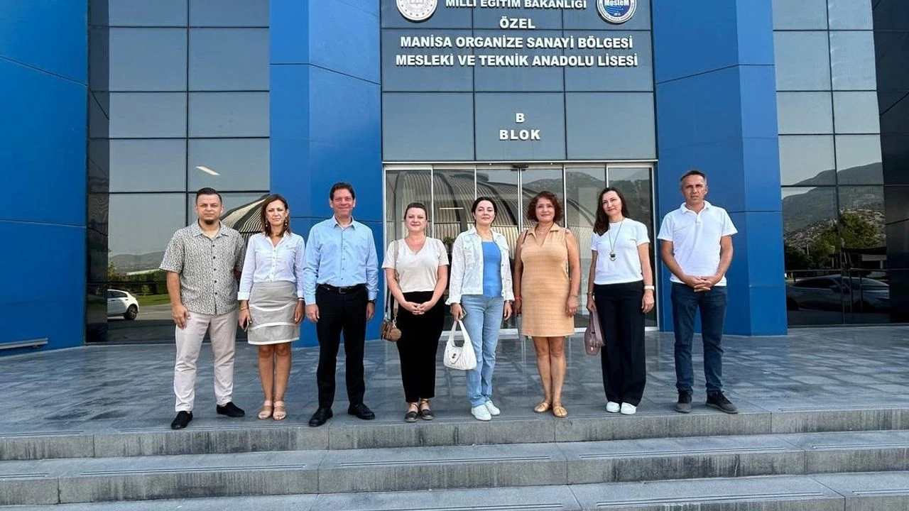 Manisa'da genç kadınların meslek eğitimleri devam ediyor