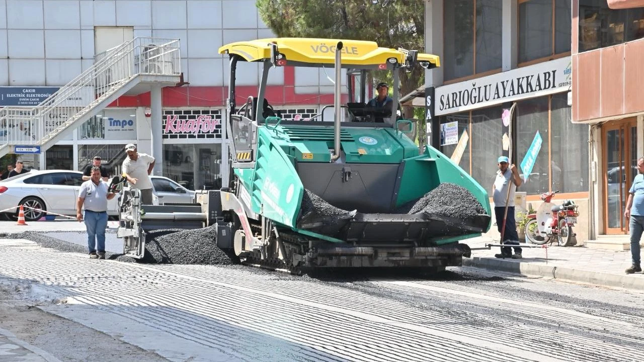 Manisa'da yol yapım çalışmaları tam gaz!