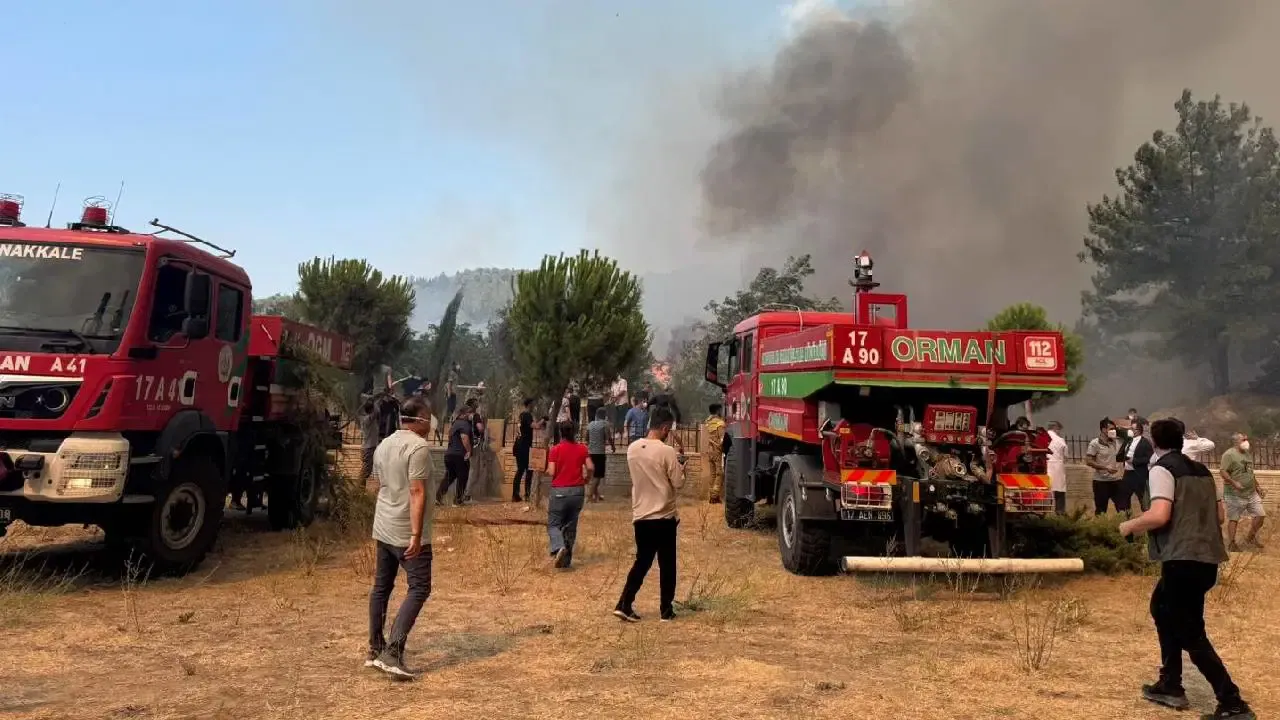 Orman yangını saatlerdir sürüyor... 5 köy boşaltıldı!