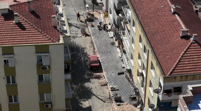 Bayraklı'da Yol Yenileme Çalışmaları Hız Kesmiyor