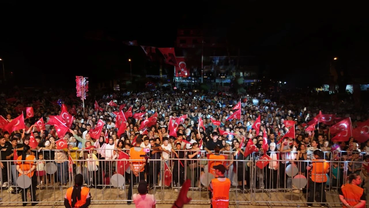 Binlerce Aydınlı İncirliova'da Zafer Bayramı coşkusunu yaşadı