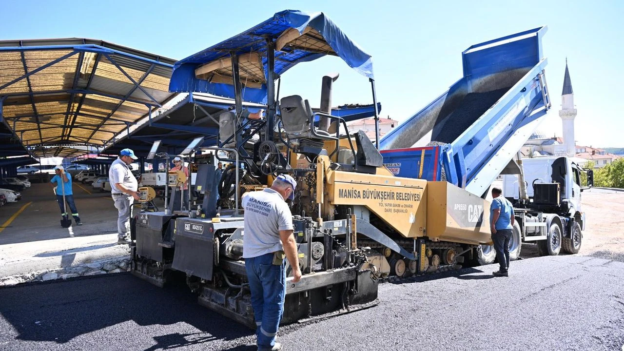 Büyükşehir'den Gördes'te asfalt çalışması