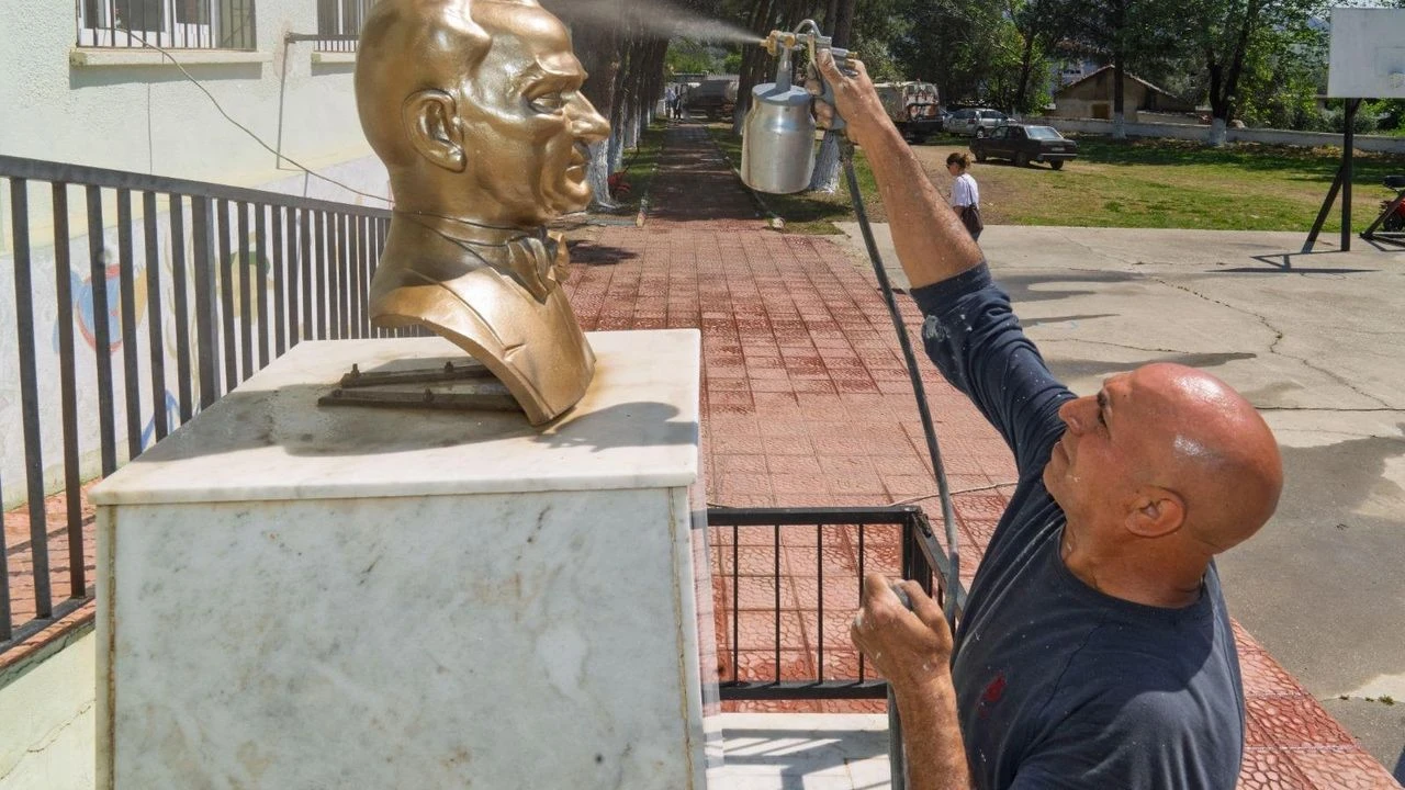 Büyükşehir, yeni dönem öncesi okulları yeniledi