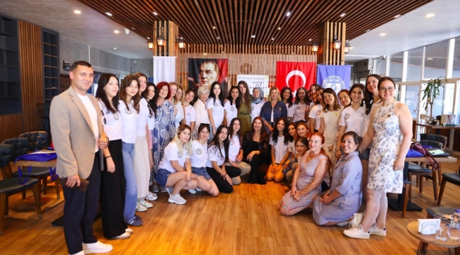 Çeşme Belediye Başkanı Lâl Denizli, TSKF Gençlik ve Liderlik Kampı '25 açılışında genç kadınlara seslendi