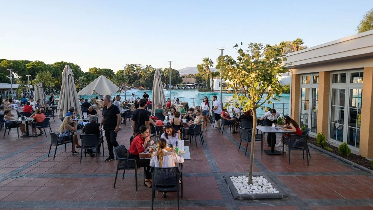 Göl Gazinosu İzmirlilerin gözdesi!