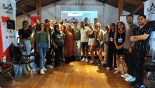 İsveç Milletvekili Castro, Gençlerle "Başka Bir Siyaset Okulu'nda Buluştu