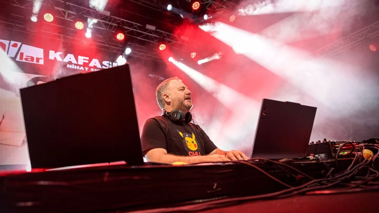 İzmirliler 90'lar gecesi ile coştu!