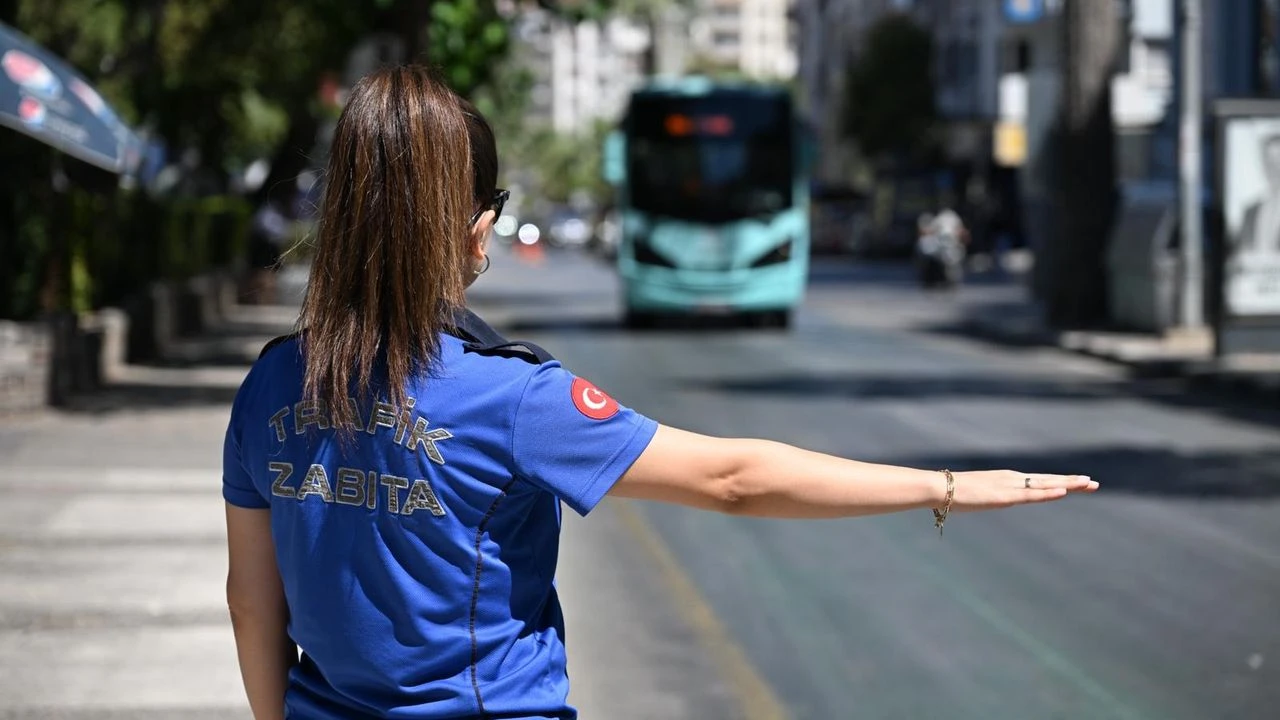 Manisa Büyükşehir'den ders zili öncesi ulaşım hamlesi