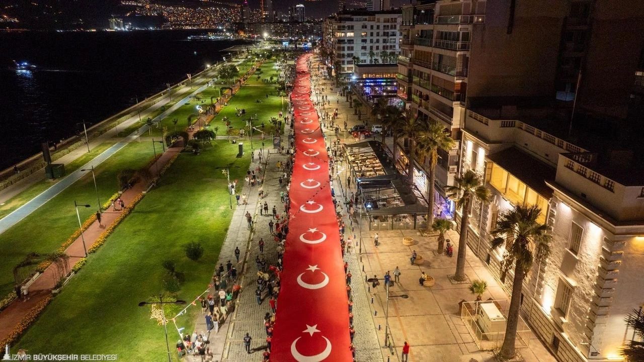 Saat saat program... İzmir 9 Eylül'e hazır!