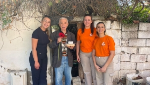 Dünya Yaşlılar Günü'nde Gençlerden Anlamlı Ziyaretler