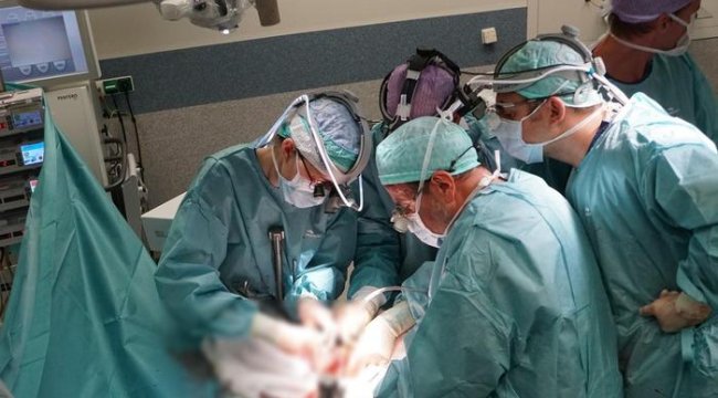 Organ naklinde Türk cerrahların başarısı! Türkiye Hollanda'ya ilham oldu