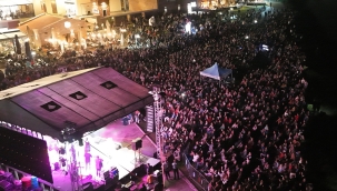 Suzan Kardeş'ten Ayvalık'ta Balkan Rüzgarı!