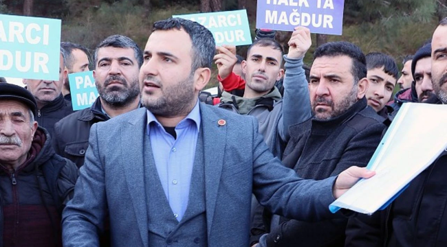 Bostanlı Pazarı'nda Kriz Derinleşiyor: Pazarcılar Tezgahlarını Açtı, Faysal Acar'dan "Gizli Protokol" İddiası