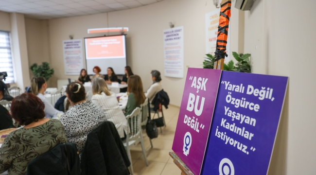 Buca'da Türk dizilerinde romantize edilen şiddet tartışıldı