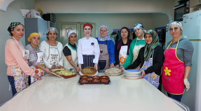 Bucalı Kadınlar Evka-1 Semt Evi'nde Dünya Mutfağıyla Buluşuyor: Hem Öğreniyor Hem Sosyalleşiyorlar