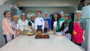 Bucalı Kadınlar Evka-1 Semt Evi'nde Dünya Mutfağıyla Buluşuyor: Hem Öğreniyor Hem Sosyalleşiyorlar