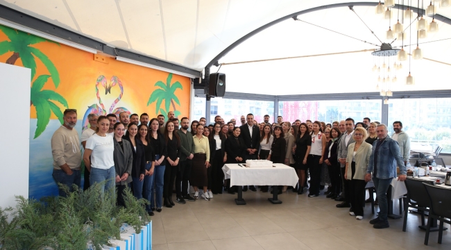 "Çiğli Belediyesi'nden Öğretmenler Günü'nde Anlamlı Kutlama"