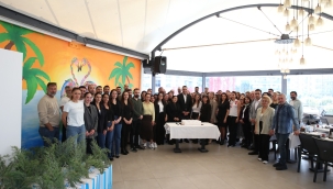 "Çiğli Belediyesi'nden Öğretmenler Günü'nde Anlamlı Kutlama"