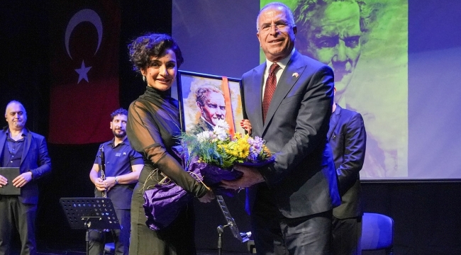 Gaziemir Belediyesi Atatürk'ü sevdiği şarkılarla andı